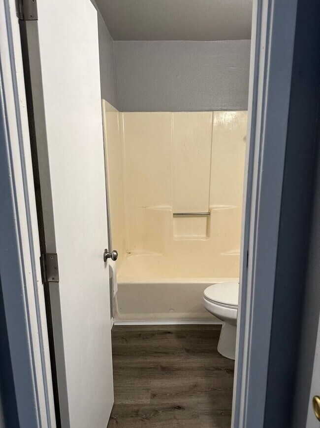 Building Photo - 1277 Jelso Ave