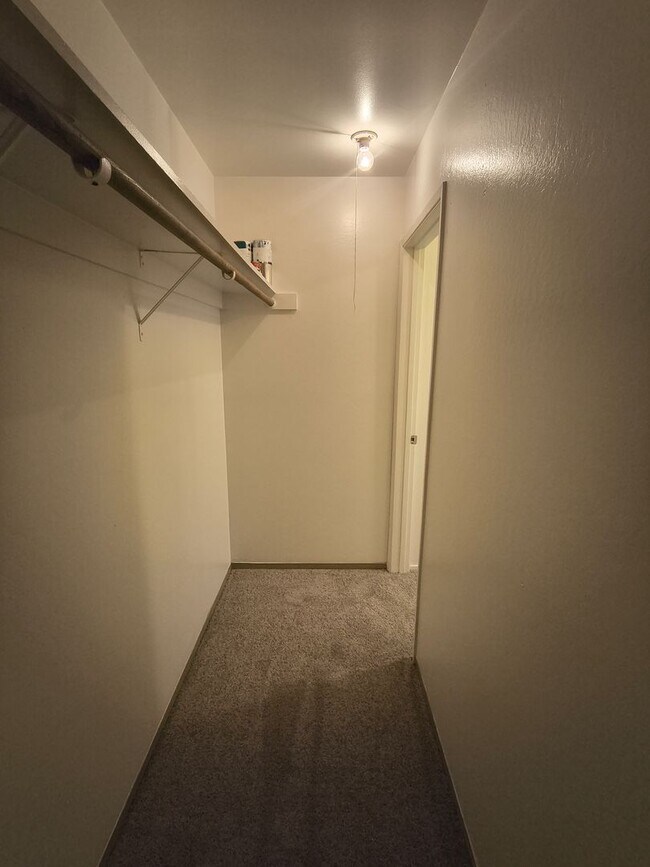 Building Photo - TOP FLOOR 1BD/1BATH Condo Available For Rent at the Watergate Community in Emeryville!!!!