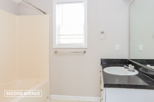 Building Photo - 1402 N Hampton Dr