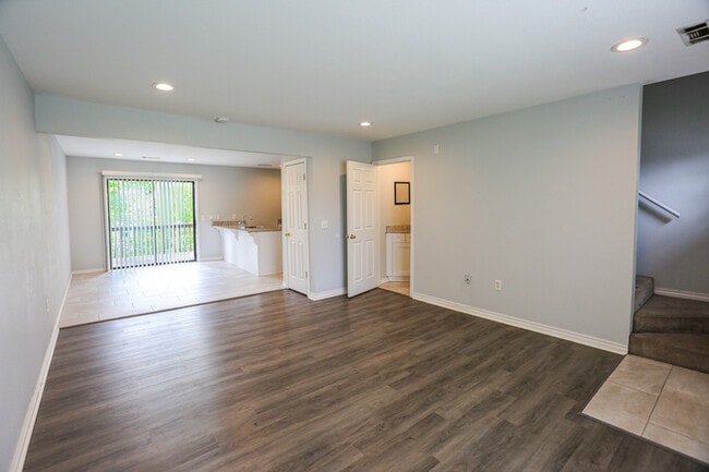 Building Photo - 602 Camellia Dr