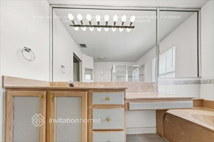Building Photo - 10658 Pelican Dr