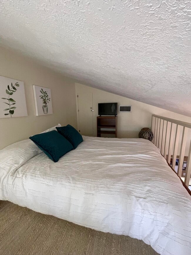 Building Photo - 1801 S US Hwy 1