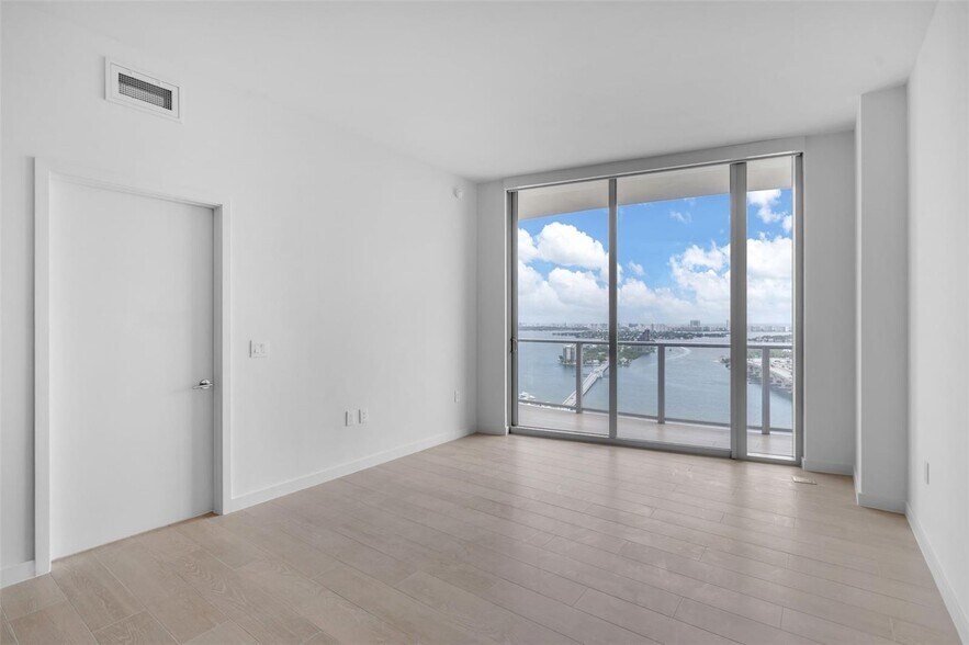 Building Photo - 1400 Biscayne Blvd