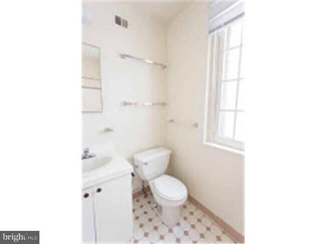 Building Photo - 717 Spruce St