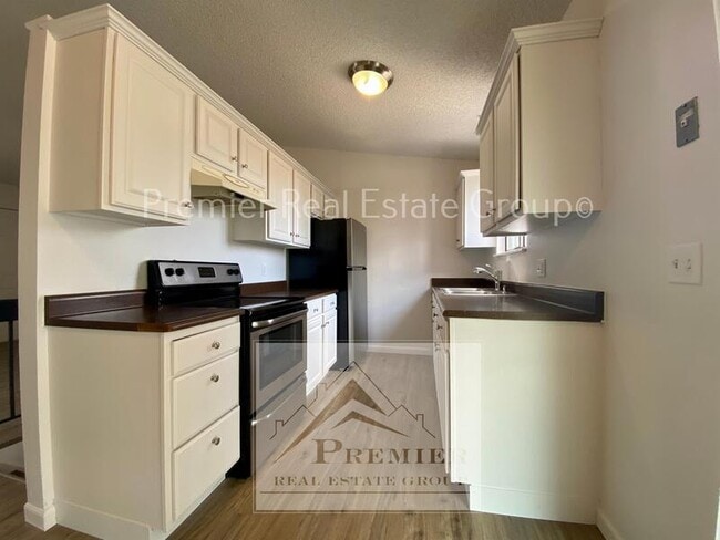 Building Photo - 4960 Wineskin Cir