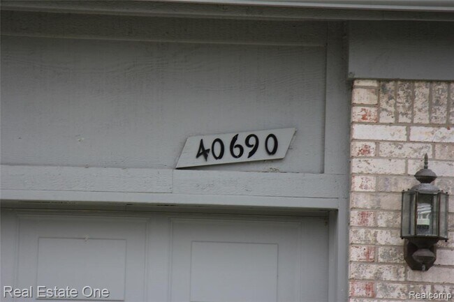 Building Photo - 40690 Bluesprings Ct