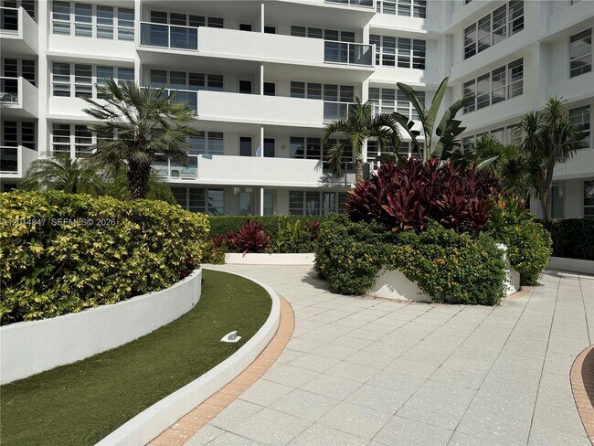 Building Photo - 100 Lincoln Rd