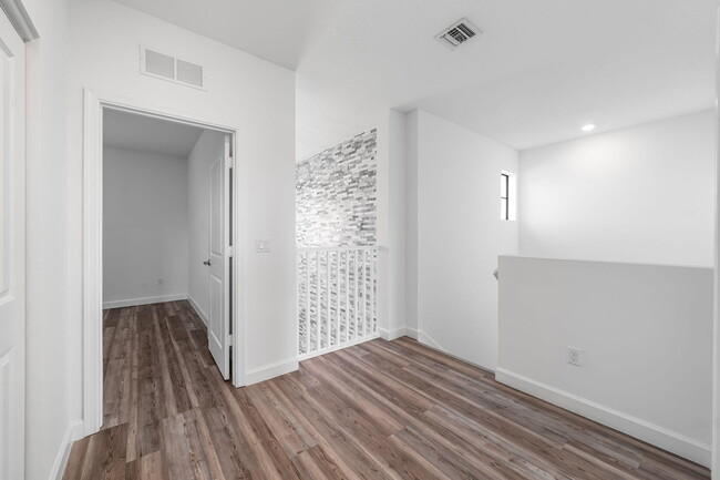 Building Photo - 3270 Dunning Dr