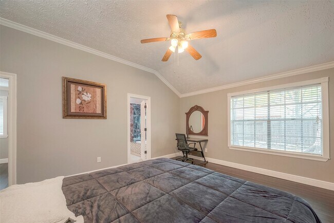 Building Photo - 5439 Fern Park Dr