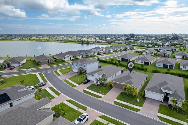 Building Photo - 210 Spg Hl Lk Lp