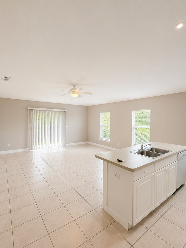 Building Photo - 2/2 + Den Available Now!