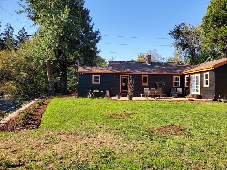 Building Photo - 3430 SW Scholls Ferry Rd