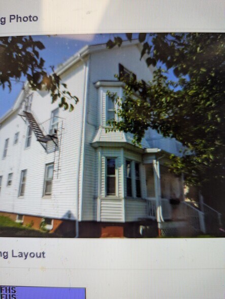 3rd floor. 3 bedroom - 435 Walcott St