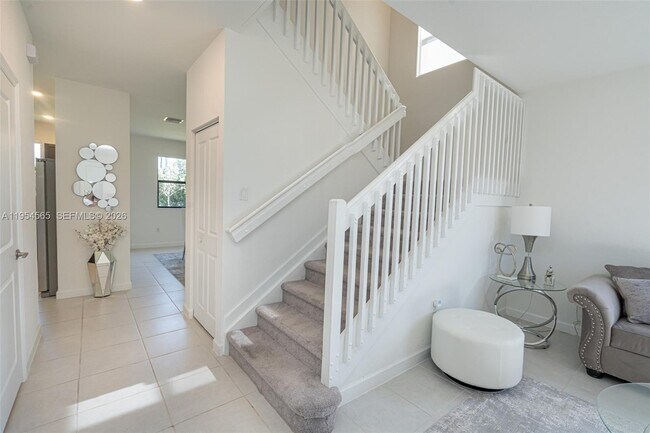 Building Photo - 139 NE 27th Terrace