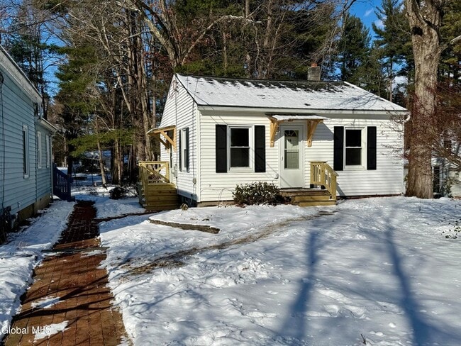 Building Photo - 98 Willow St