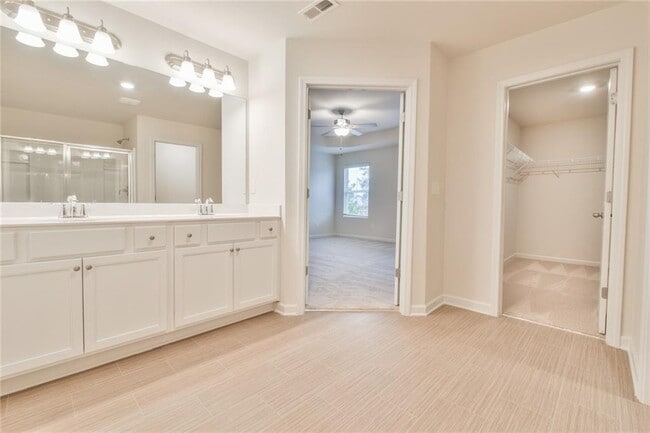 Building Photo - 4541 Bishops Ln