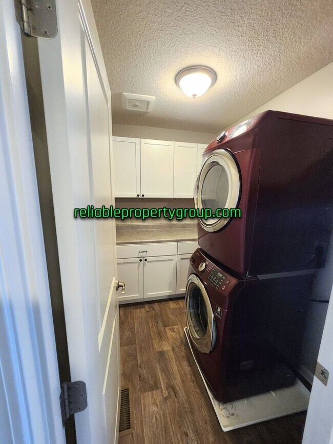 Building Photo - New Listing in Fort Wayne