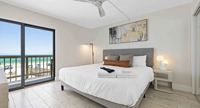 Building Photo - 556 Coral Ct