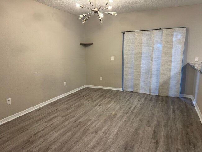 Building Photo - Fully Remodeled 3-Bed, 2.5-Bath Townhouse