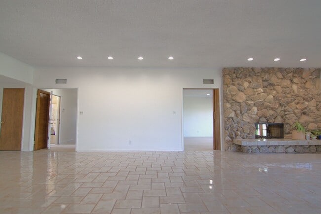 Building Photo - 22503 Charlestown Dr