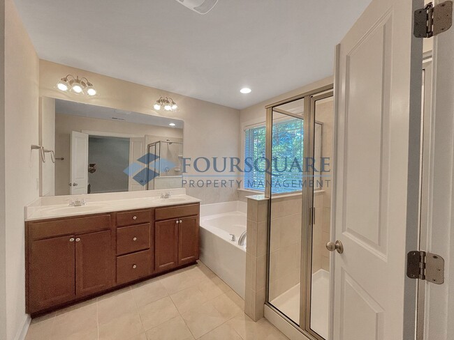 Building Photo - Spacious End-Unit Townhome with 2-Car Garage & Private Patio – Near Beaver Creek & Downtown Apex