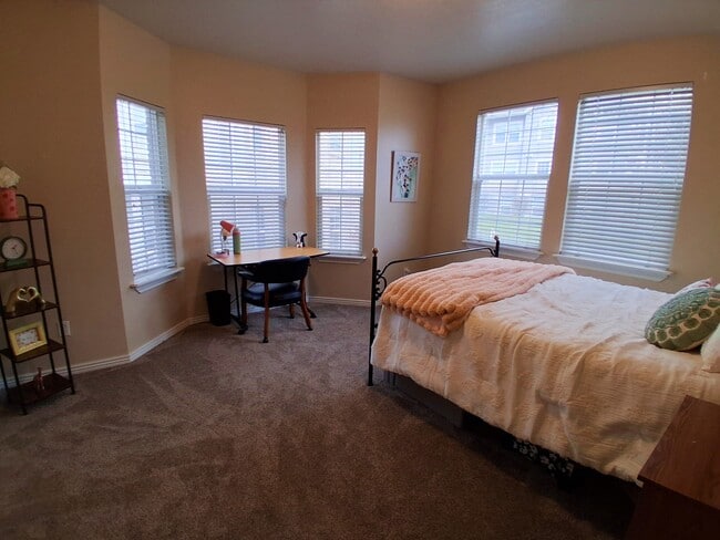 Building Photo - 504 N Seven Peaks Blvd