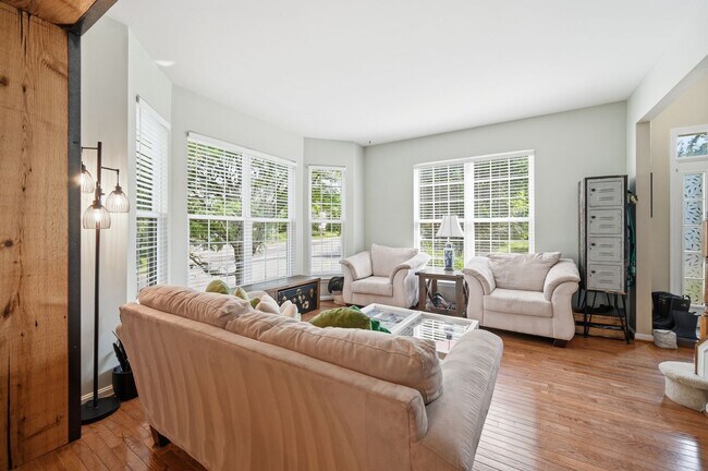 Building Photo - Spacious Home in a Great Leesburg Location