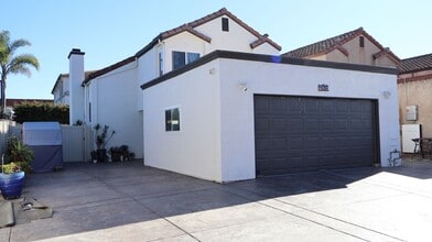 Building Photo - Modern 3 Bedroom 3 Bathroom Townhome in Imperial Beach.
