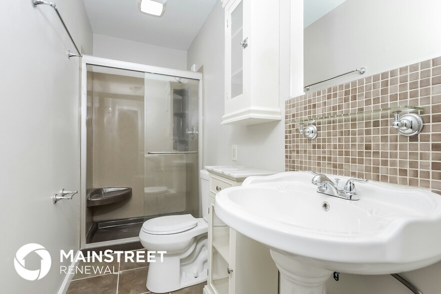 Building Photo - 6400 Longview Rd