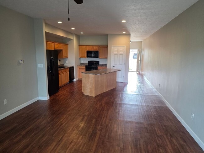 Building Photo - 2 Bed 2 Bath Chatham $1750.00