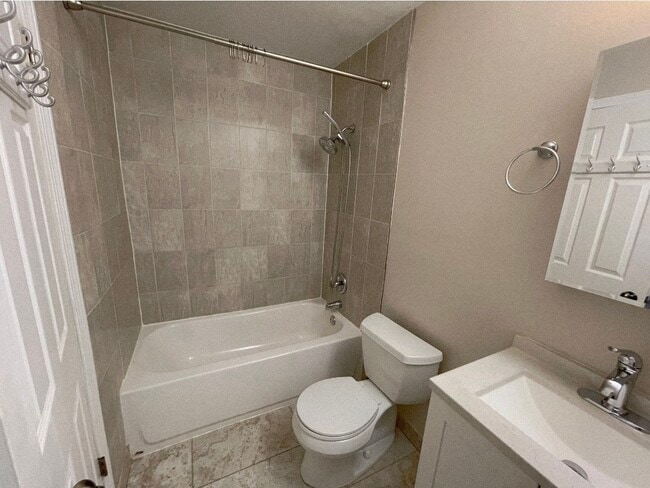 Building Photo - 228 N Waterford Dr