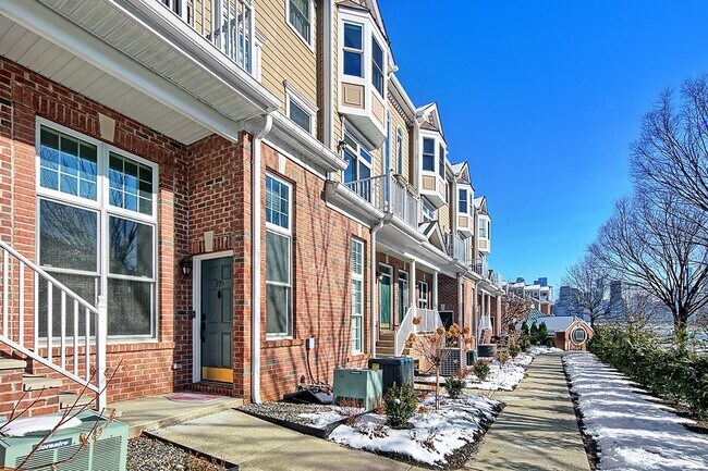 Building Photo - 395 Kingston Ct