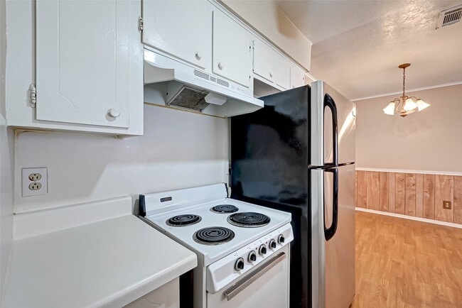 Building Photo - 4739 Parkland St