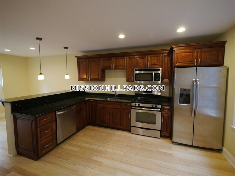 Primary Photo - 5 Saint James Pl