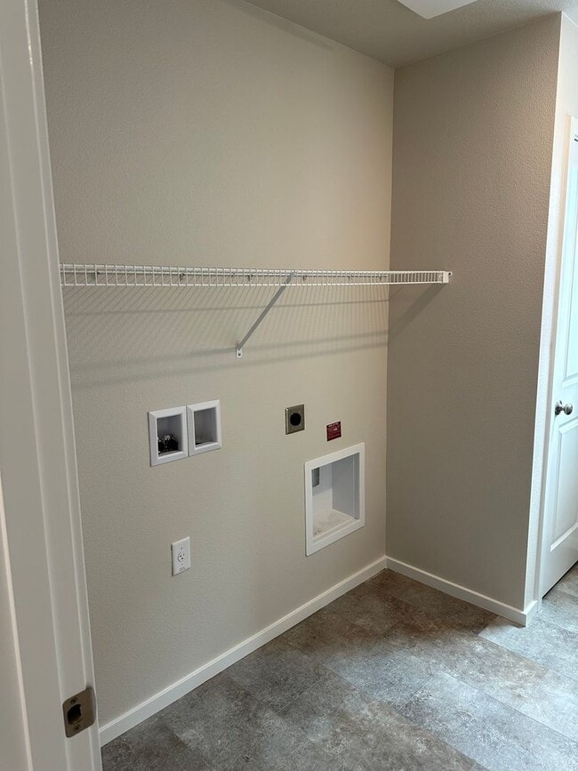 Building Photo - Brand new 4 bedroom 2.5 bathroom house!