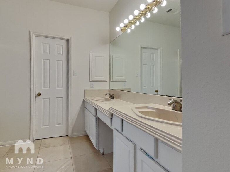 Building Photo - 9511 Weldridge Dr