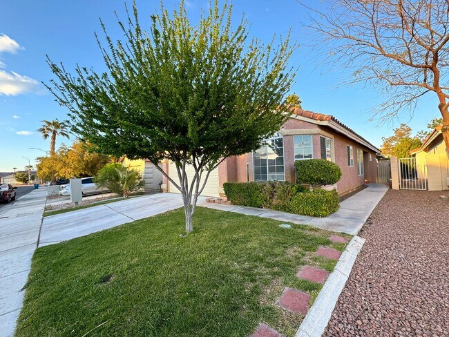 Building Photo - Fully renovated with a contemporary flair ...