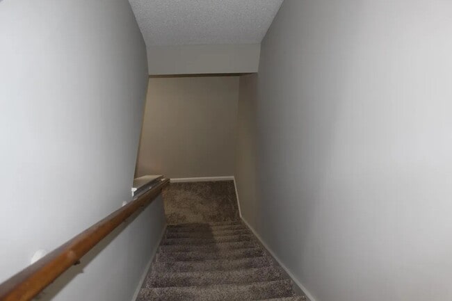Building Photo - 609 Holly Hill Dr