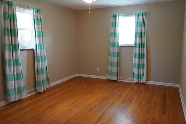 Building Photo - 942 Mildred Dr