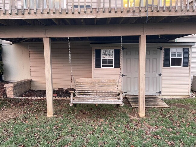 Building Photo - Beautiful 3 bedroom 2 bathroom Rancher in Great Manheim Location!