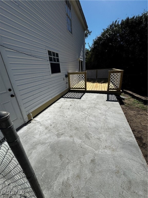 Building Photo - 2021 Wells Ave