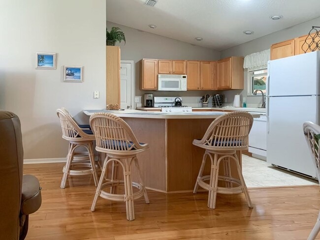 Building Photo - M1108 Davenport (VNSW-15/5)