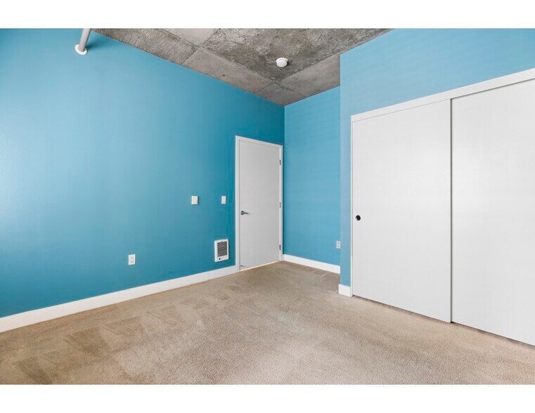 Building Photo - 311 Oak St