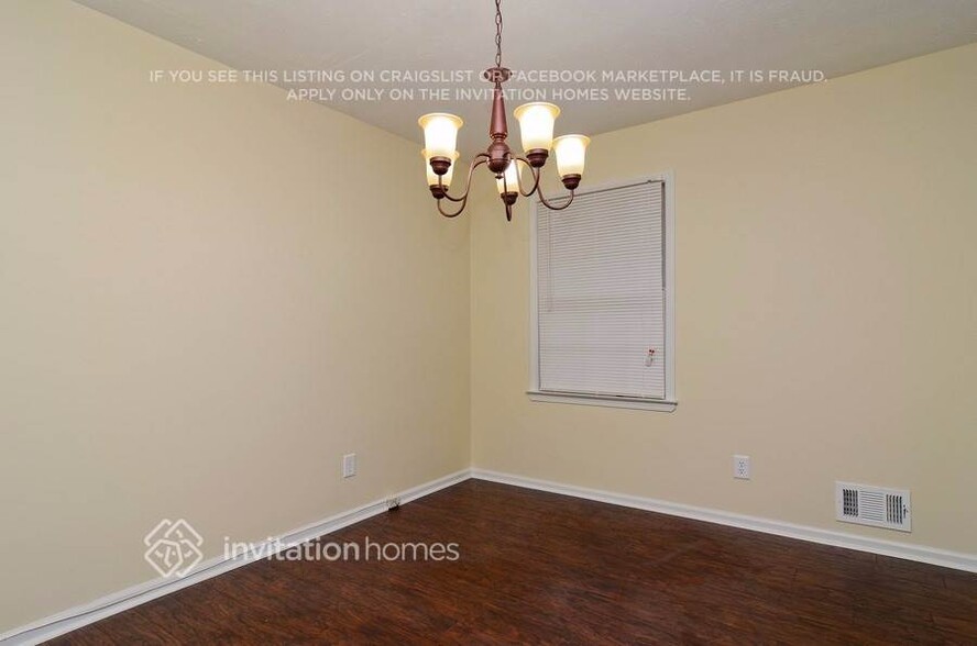 Building Photo - 2668 Earl Dr