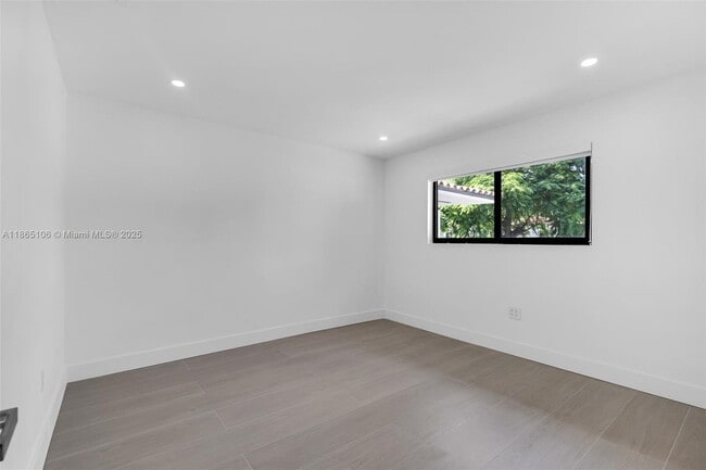 Building Photo - 1293 SW 22nd Ave