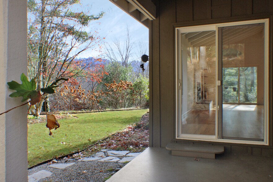 Building Photo - 21 Woodbury Rd