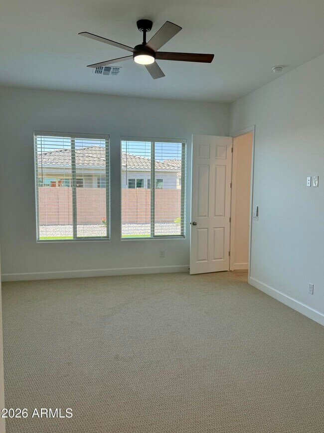 Building Photo - 2933 E Msn Ln