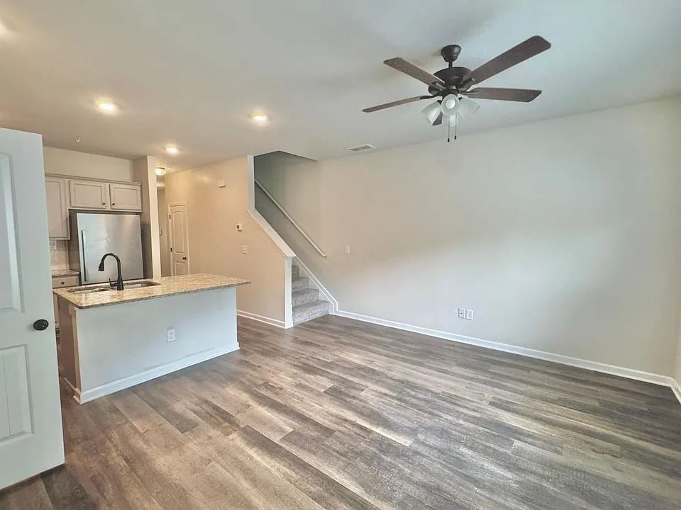 Building Photo - 2890 Bayrose Cir