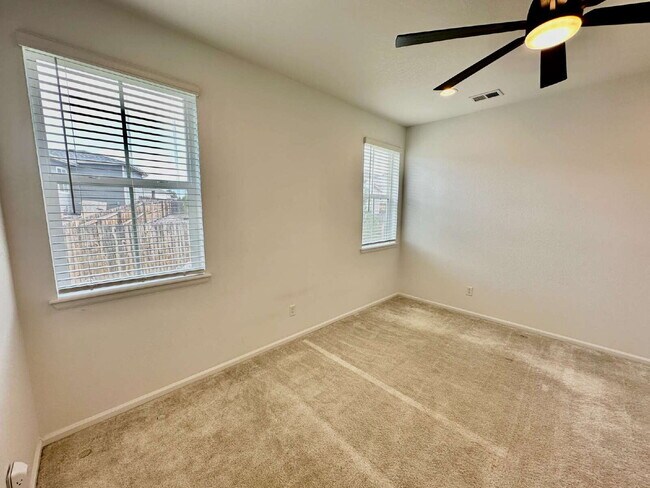 Building Photo - "Charming 4-Bedroom Castle Rock Home with Spacious Living!"