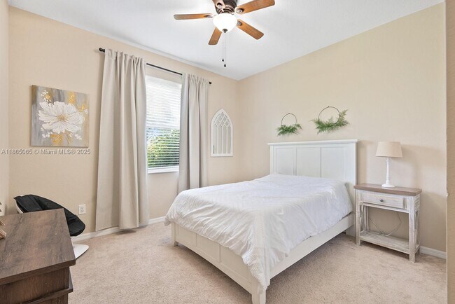 Building Photo - 2330 Heydon Cir E